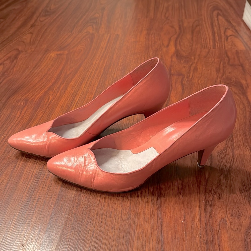 Gloria Vanderbilt pink leather heels